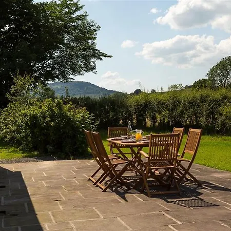 بيت للعطل Farm House بنريث